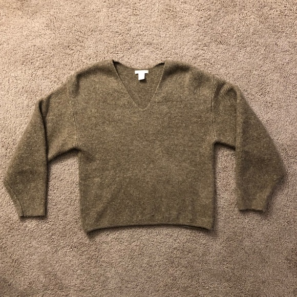 H&M Sweaters - H&M chunky knit v neck sweater